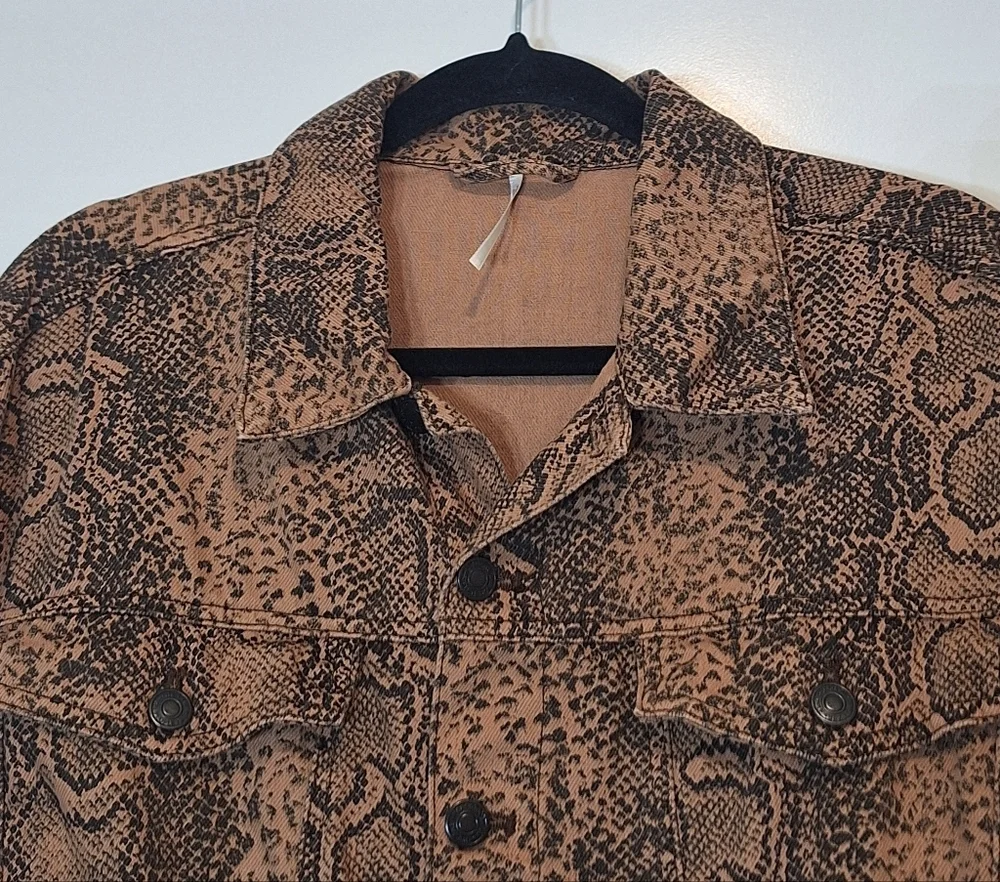 Free People Snakeskin Denim Trucker Jacket Button Up Cotton Brown Black Medium - Picture 7 of 16